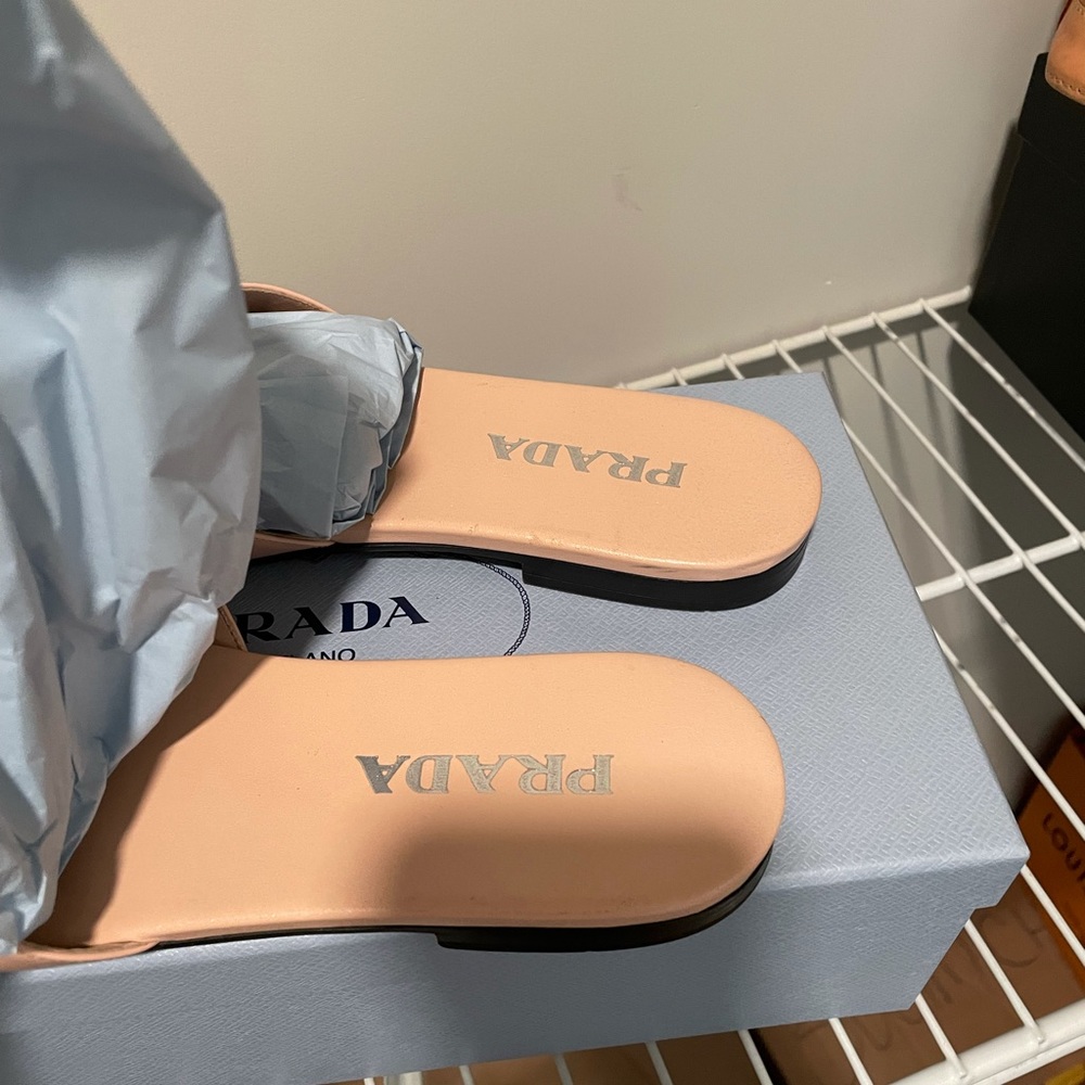 Prada size 9 - Picture 3 of 5